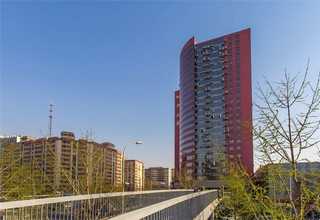 深圳跨腿堆垛式叉车AGV设备